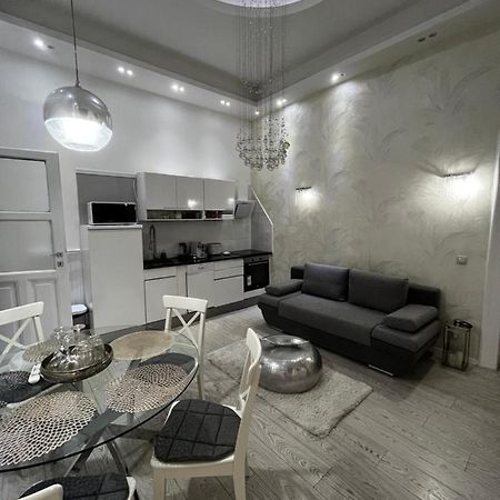 White Luxury Apartment Boedapest Buitenkant foto