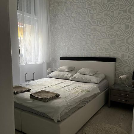 White Luxury Apartment Boedapest Buitenkant foto