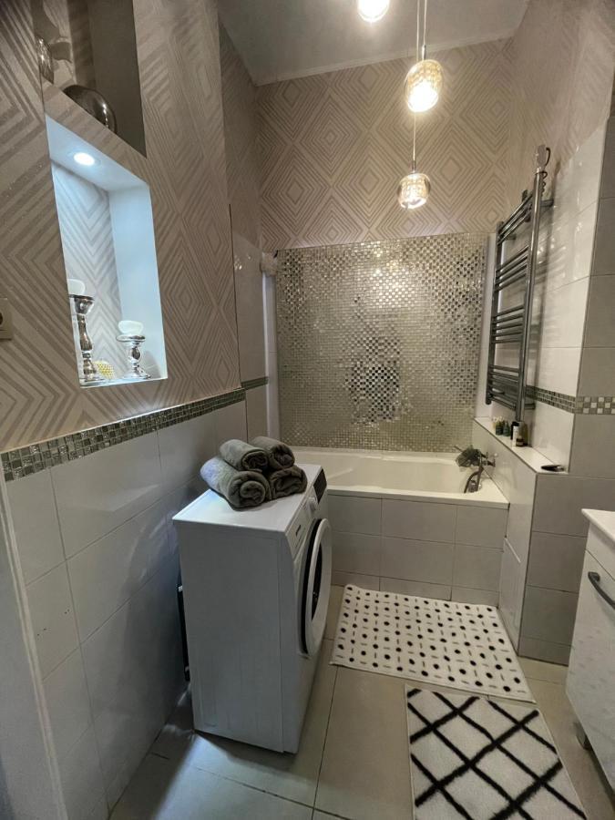 White Luxury Apartment Boedapest Buitenkant foto