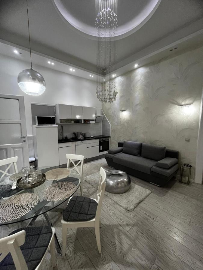 White Luxury Apartment Boedapest Buitenkant foto