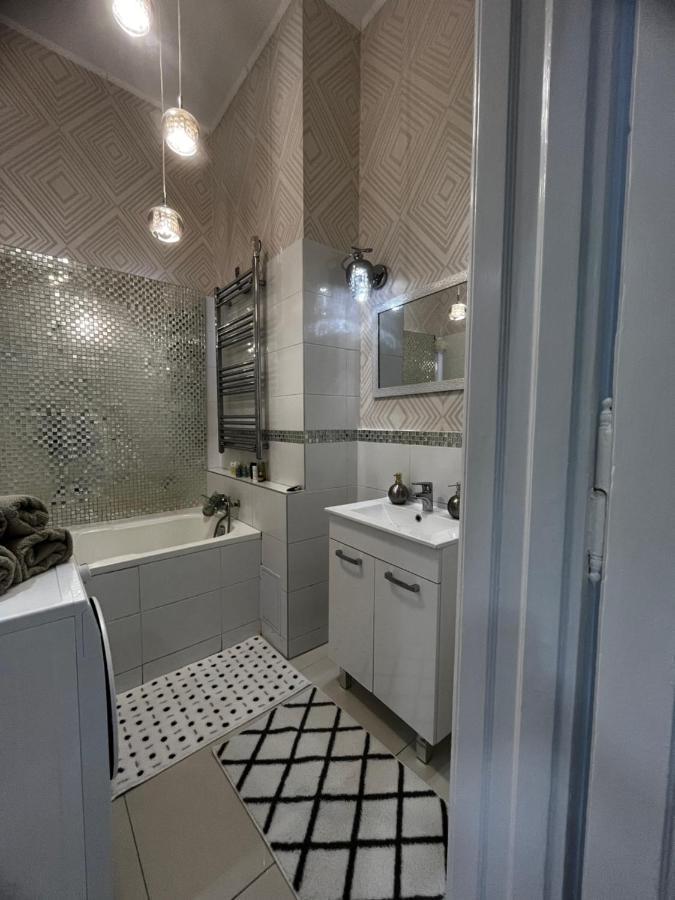 White Luxury Apartment Boedapest Buitenkant foto