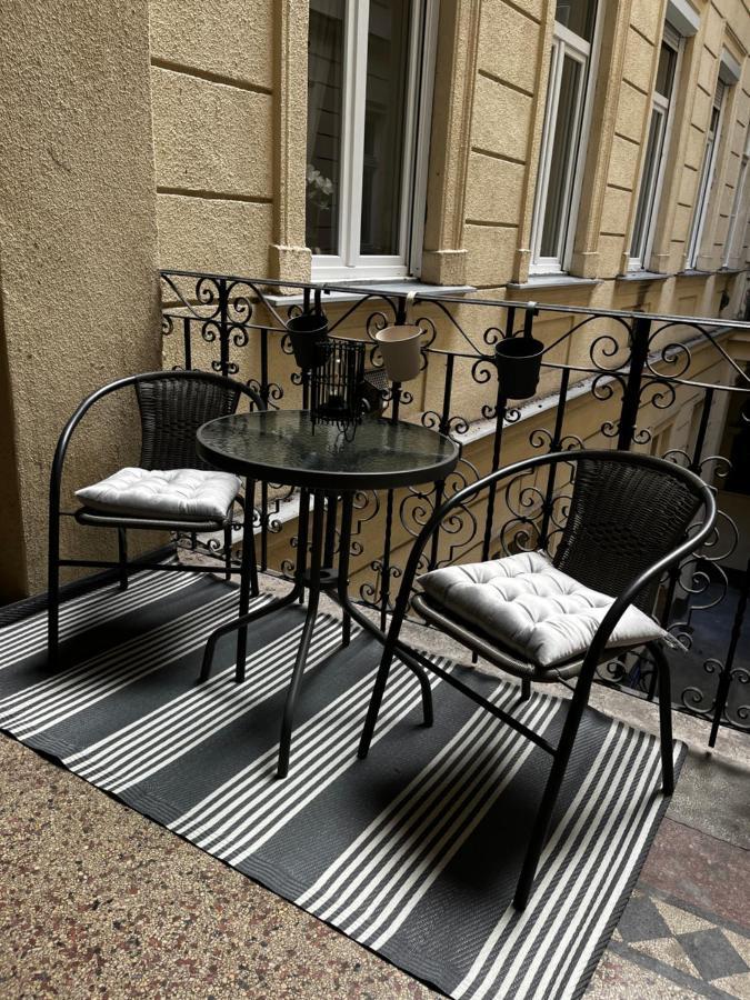 White Luxury Apartment Boedapest Buitenkant foto