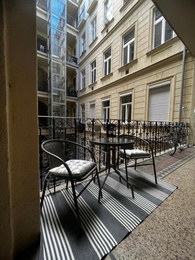 White Luxury Apartment Boedapest Buitenkant foto