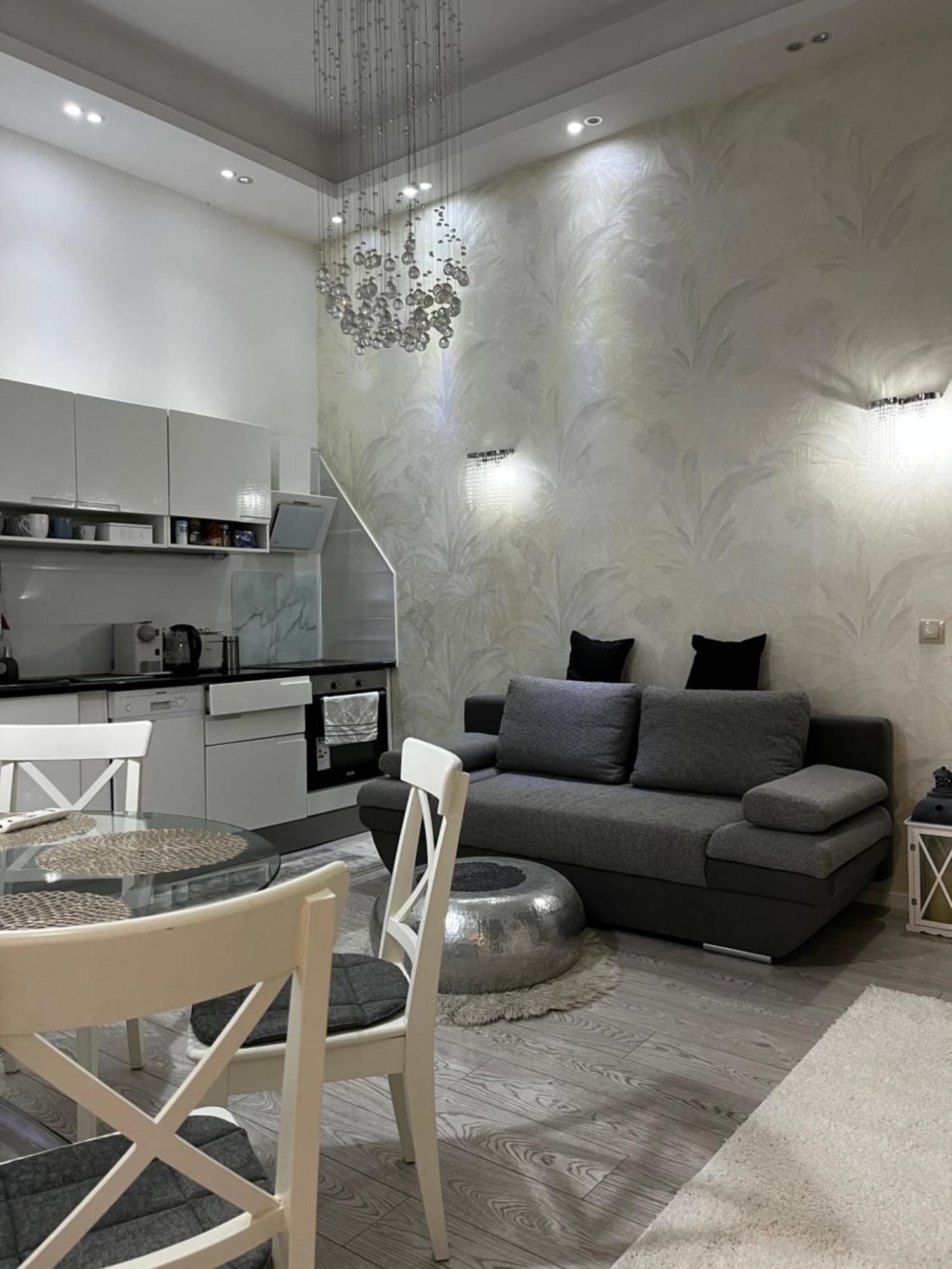 White Luxury Apartment Boedapest Buitenkant foto